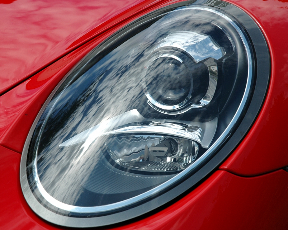 Porsche 911 Carrera S: Moderne Leuchteinheit vorn.