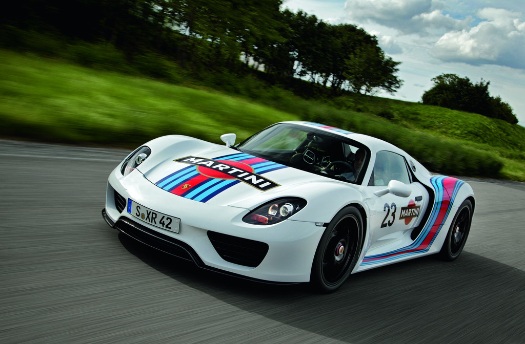 Porsche bringt 918 Spyder-Prototyp im Martini-Racing-Design