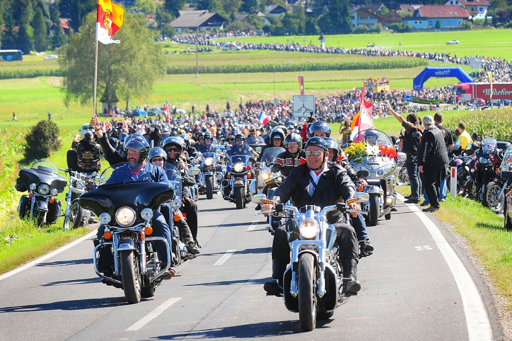 Ratgeber Motorradtour - Immer der Reihe nach