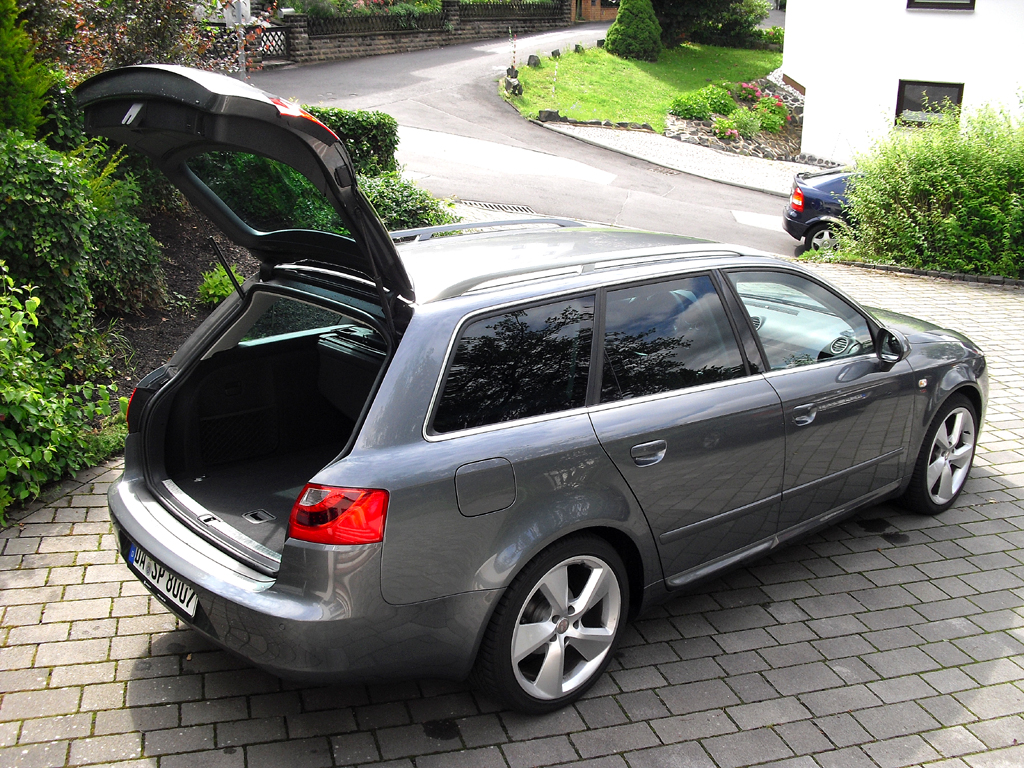 Seat Exeo ST: Ins Gepäckabteil passen 422 bis 1354 Liter hinein. 