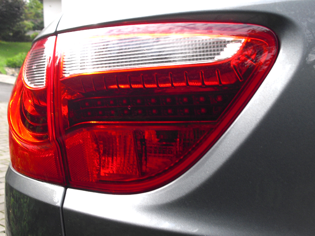 Seat Exeo ST: Moderne Leuchteinheit hinten. 