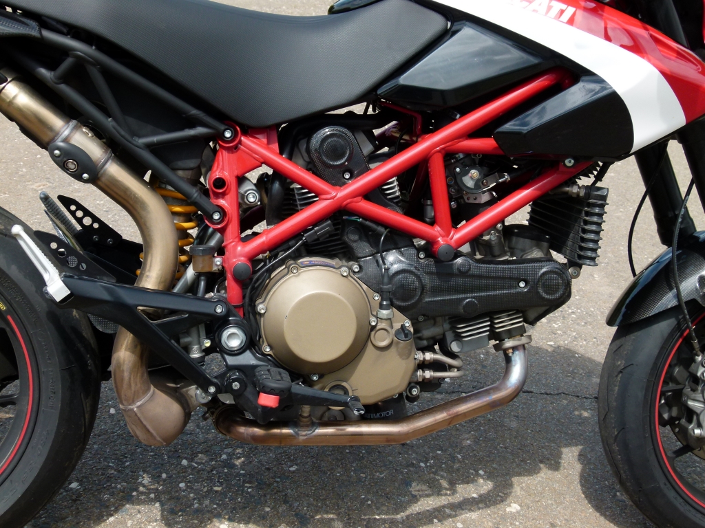 Test Ducati Hypermotard 1100 Evo SP Corse: Ein kleines Biest