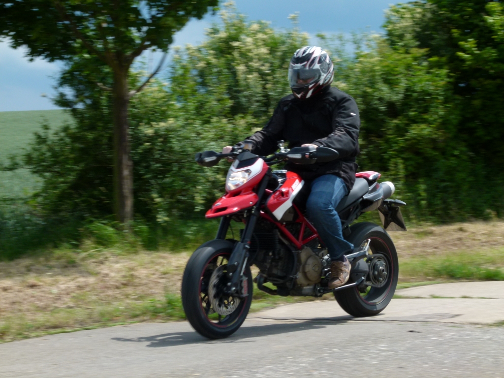 Test Ducati Hypermotard 1100 Evo SP Corse: Ein kleines Biest