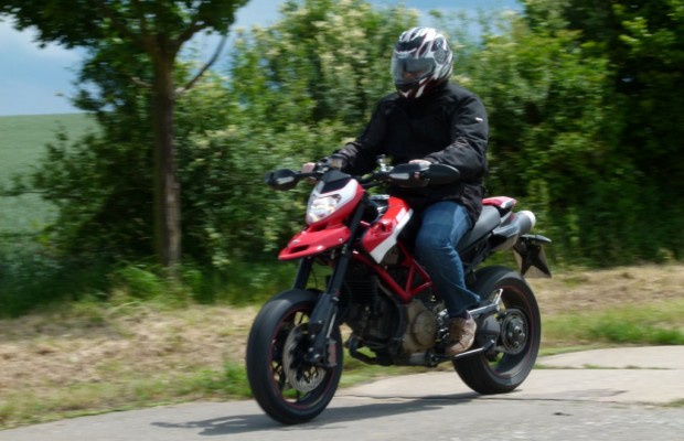 Test Ducati Hypermotard 1100 Evo SP Corse: Ein kleines Biest