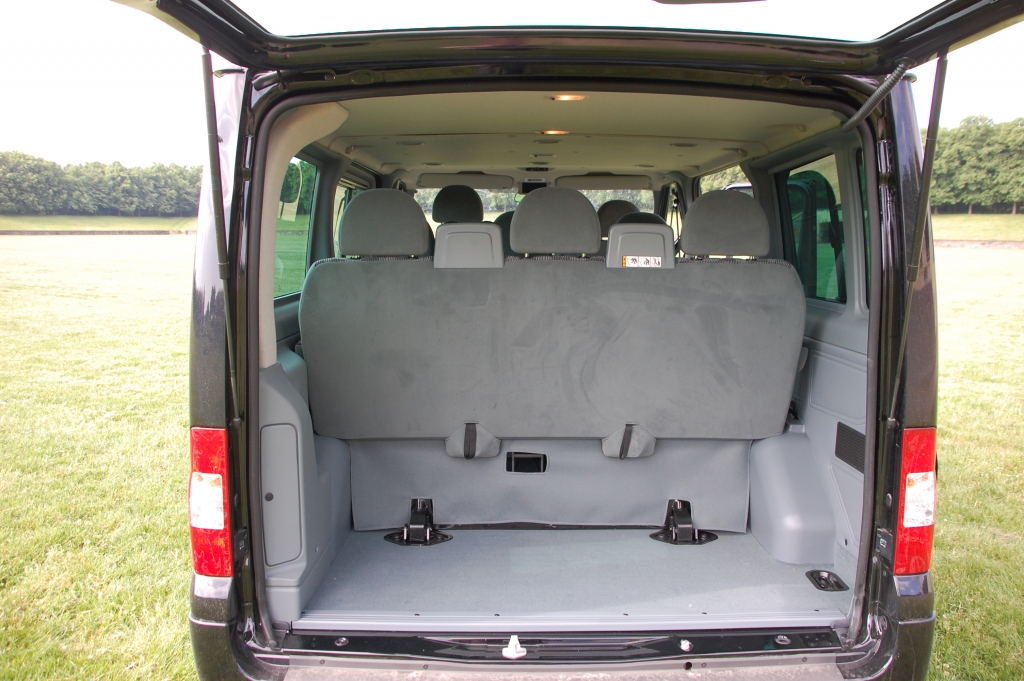 Test Ford Transit Tourneo Limited: Komfortabler Großraum-Van