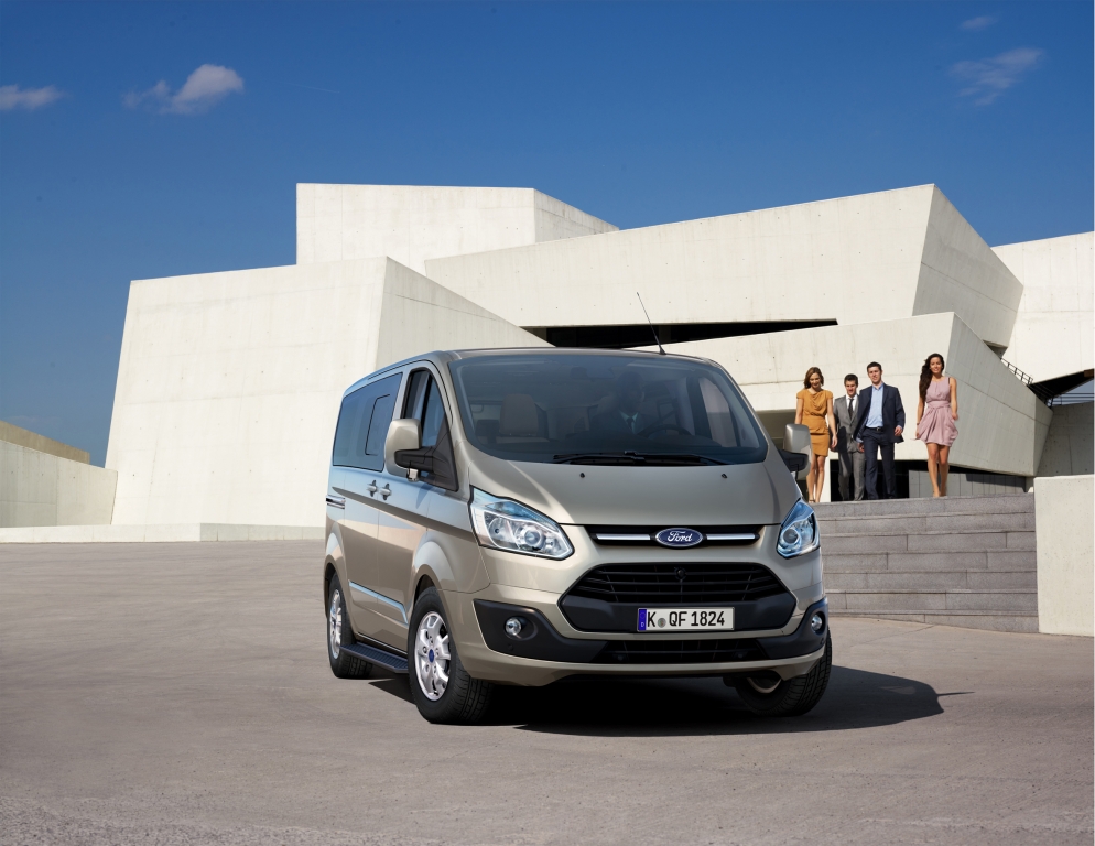 Test Ford Transit Tourneo Limited: Komfortabler Großraum-Van