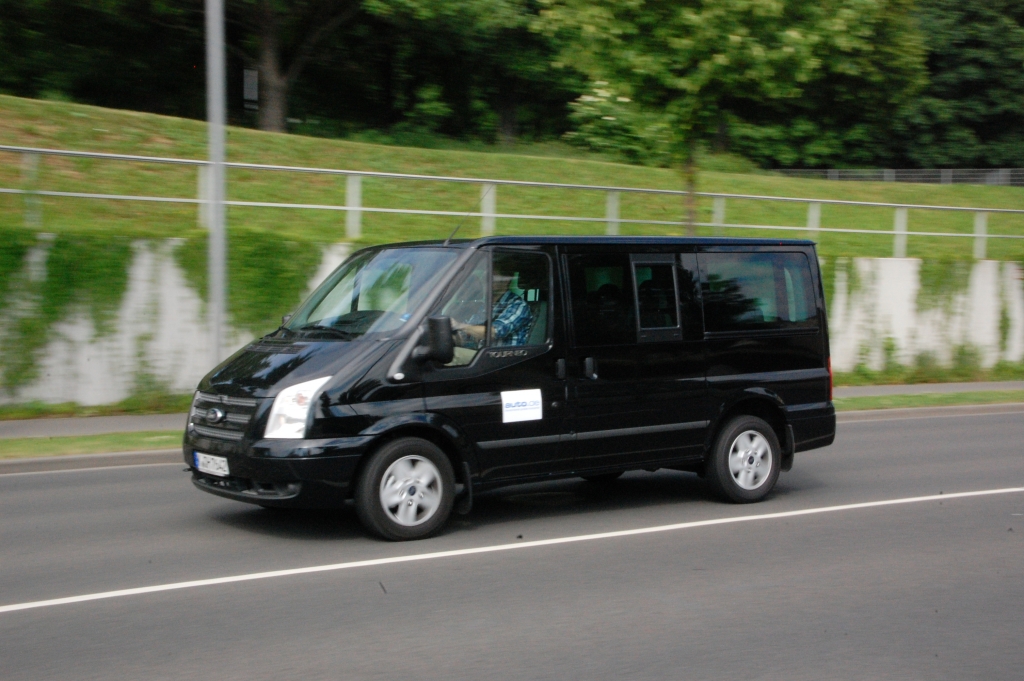 Test Ford Transit Tourneo Limited: Komfortabler Großraum-Van