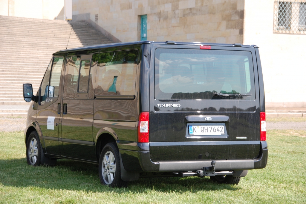 Test Ford Transit Tourneo Limited: Komfortabler Großraum-Van