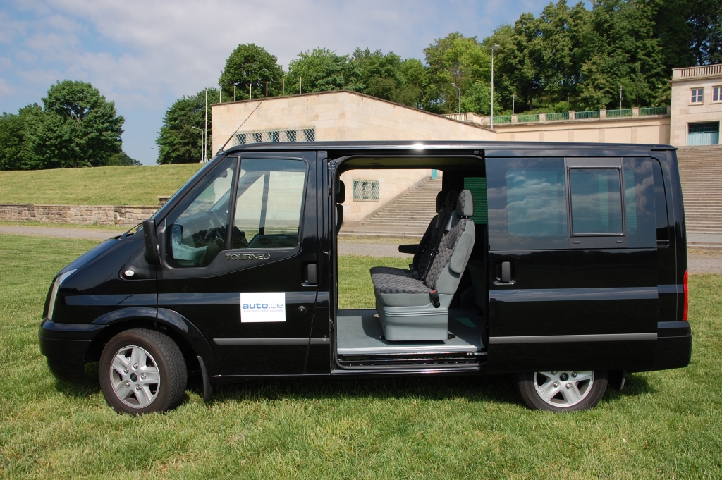 Test Ford Transit Tourneo Limited: Komfortabler Großraum-Van