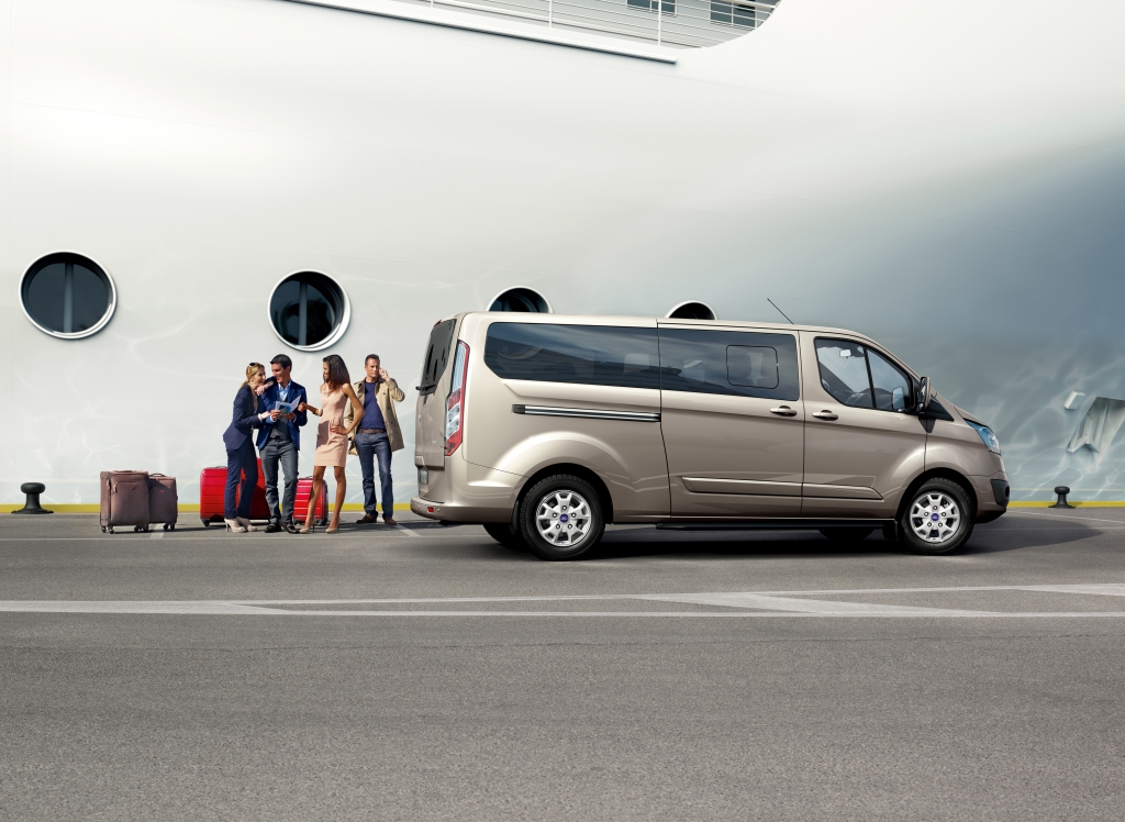 Test Ford Transit Tourneo Limited: Komfortabler Großraum-Van