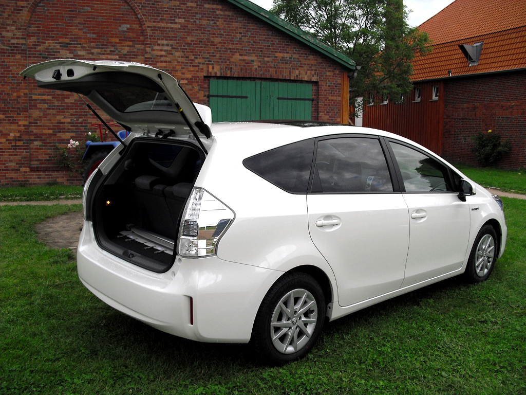 Toyota Prius+: Das Gepäckabteil fasst je nach Konfiguration dachhoch 232, 784, 1750 Liter. 