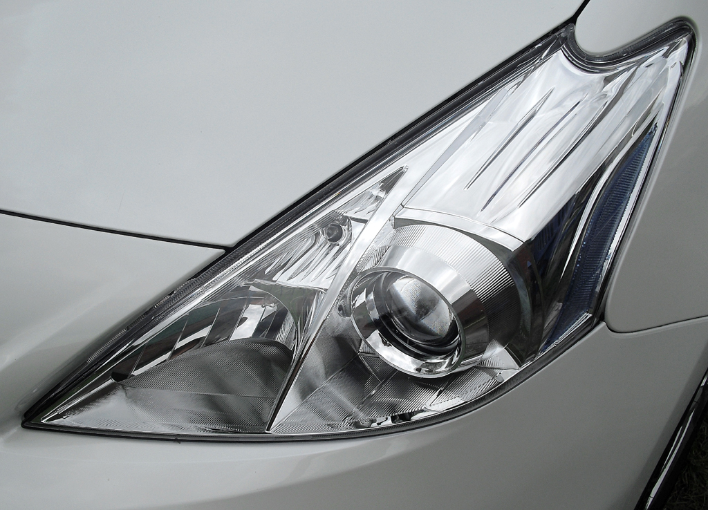 Toyota Prius+: Moderne Leuchteinheit vorn. 