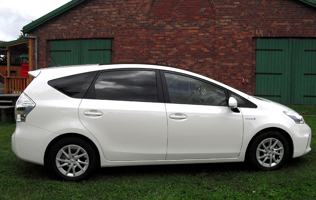 Toyota Prius+: Und so sieht der siebensitzige Van von der Seite aus.
