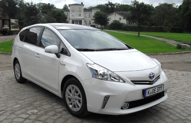 Vollhybrid mit mehr Raum: Toyota hat neuen Plus-Prius schon im Handel