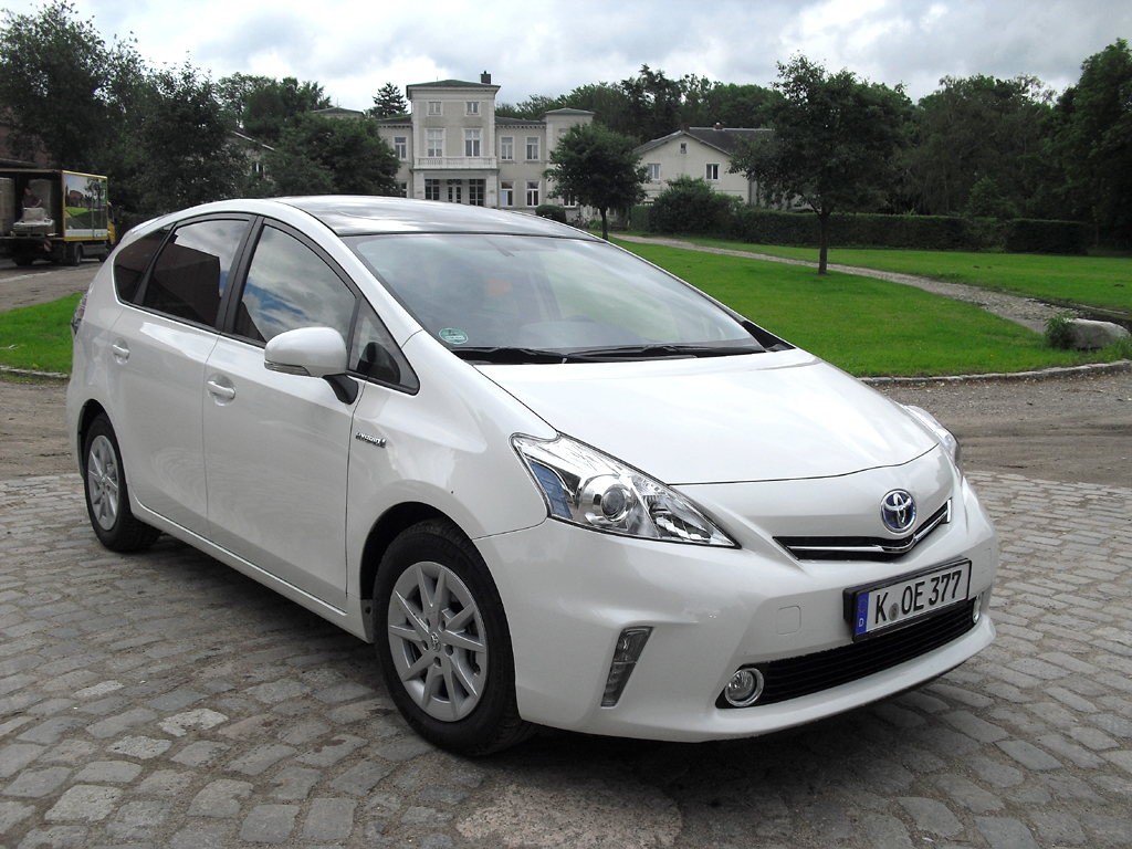 Vollhybrid mit mehr Raum: Toyota hat neuen Plus-Prius schon im Handel