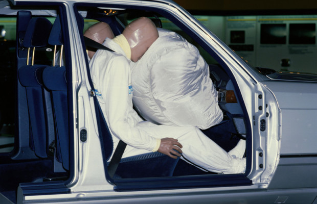25 Jahre Beifahrer-Airbag bei Mercedes-Benz