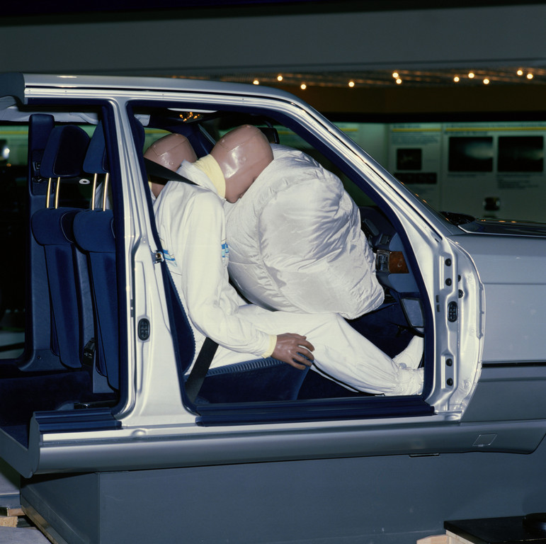 25 Jahre Beifahrer-Airbag bei Mercedes-Benz