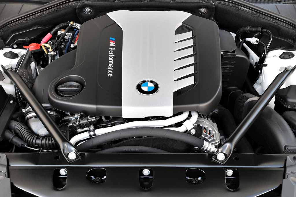BMW 7er: Blick unter die Haube, hier in der M-Performance-Variante. 