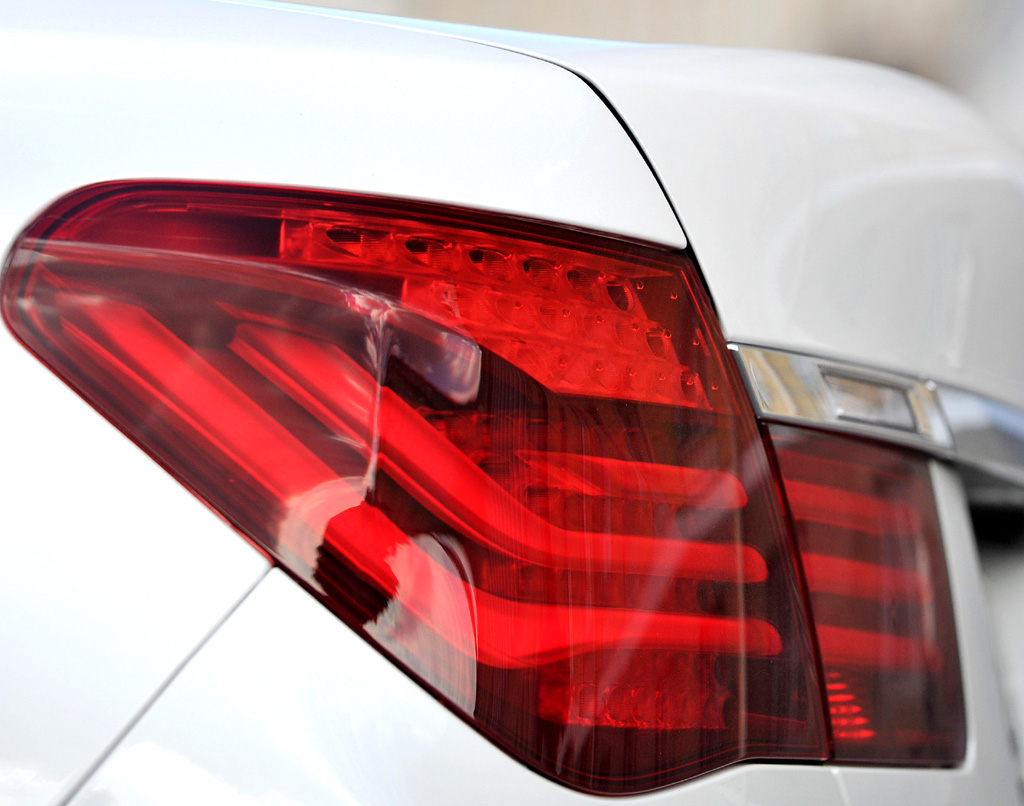 BMW 7er: Der Kofferraumdeckel wirkte auch schon vorher nicht mehr aufgesetzt. 