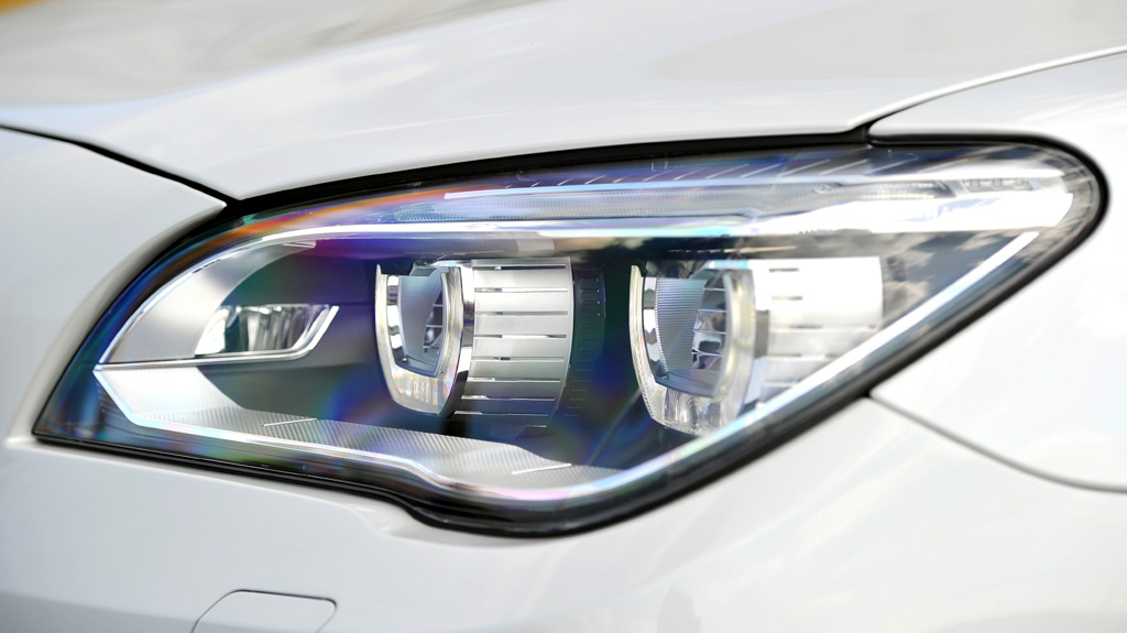 BMW 7er: Moderne Leuchteinheit vorn. 
