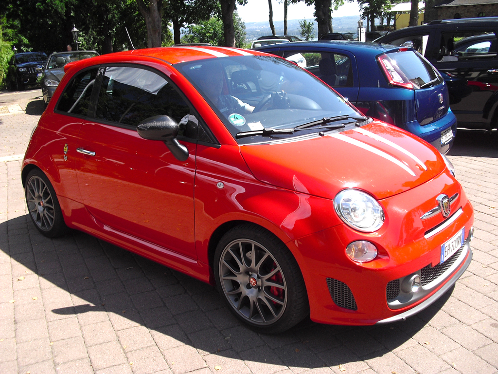 Bringt Carlo und Enzo wieder zusammen: Abarth 695 Tributo Ferrari. 