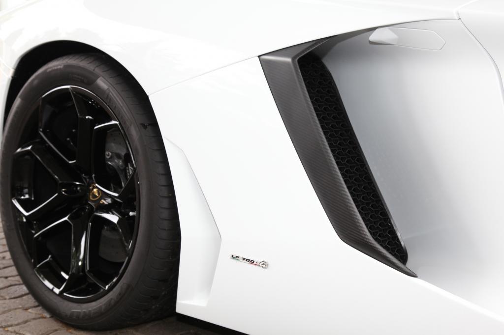 Capristo Exhaust Systems setzt beim Lamborghini Aventador LP 700 auf mehr Karbon