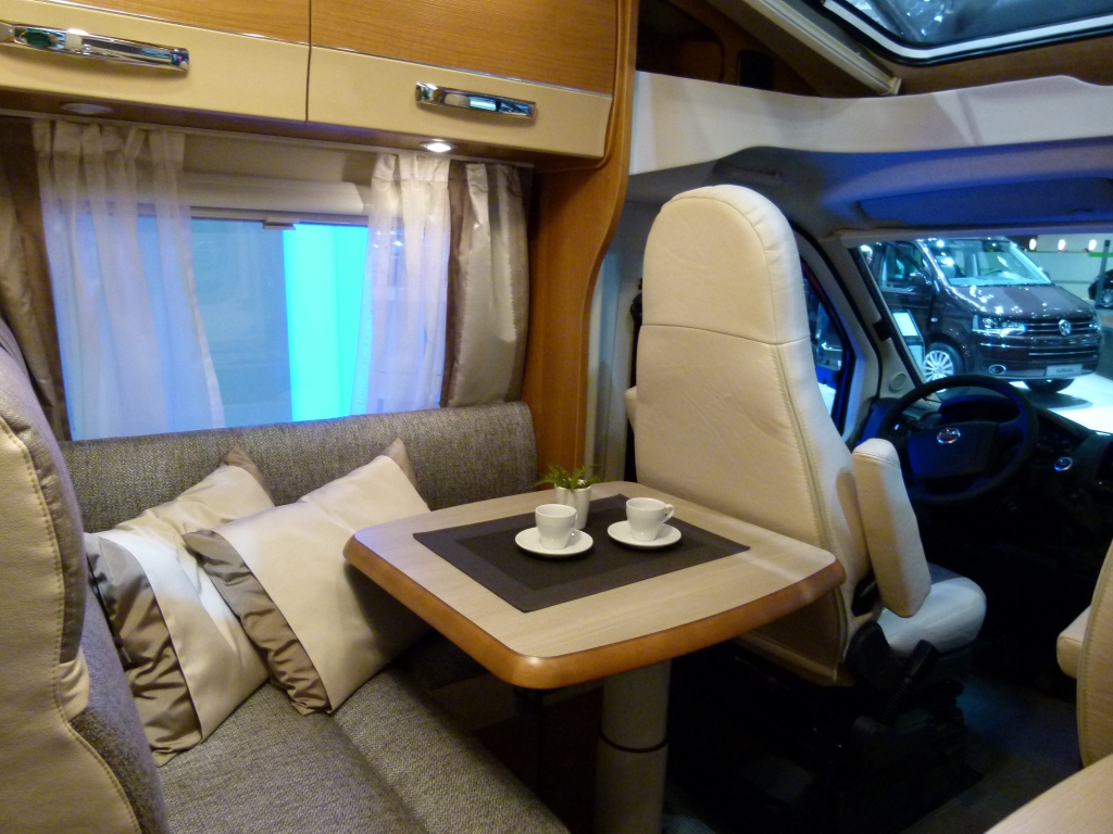 Caravan-Salon 2012: Reisemobile vom Einstiegscamper bis zum Luxusheim