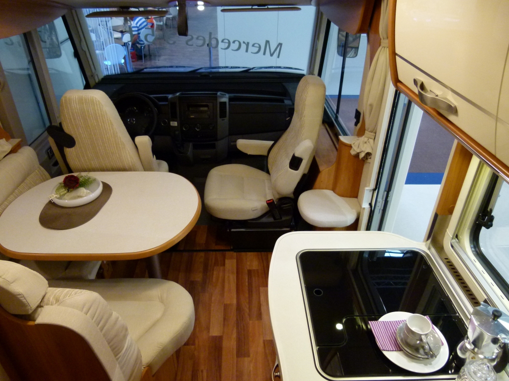 Caravan-Salon 2012: Reisemobile vom Einstiegscamper bis zum Luxusheim