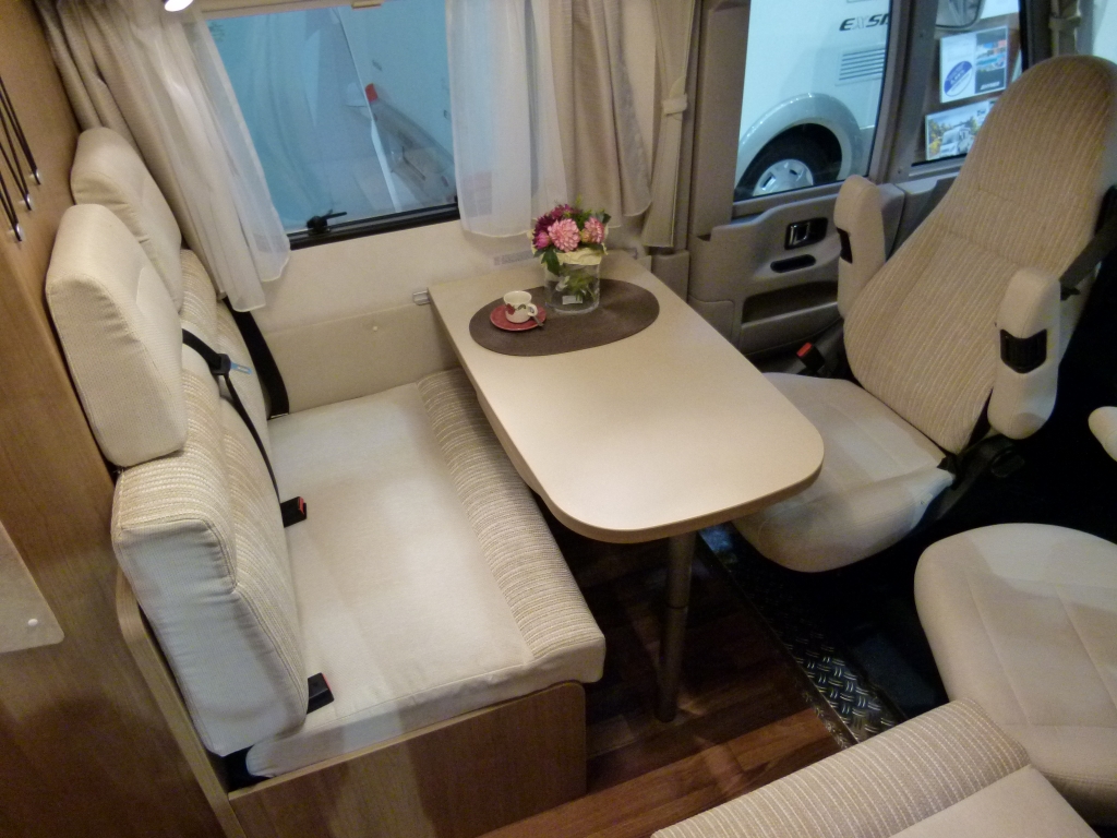 Caravan-Salon 2012: Reisemobile vom Einstiegscamper bis zum Luxusheim