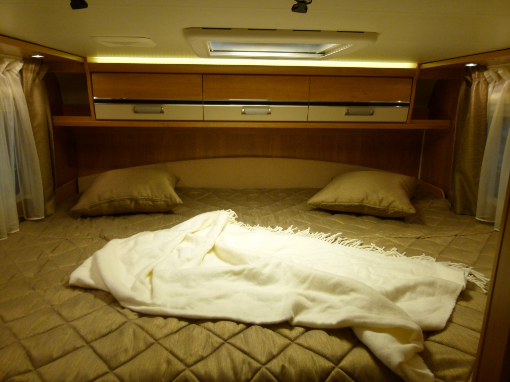 Caravan-Salon 2012: Reisemobile vom Einstiegscamper bis zum Luxusheim