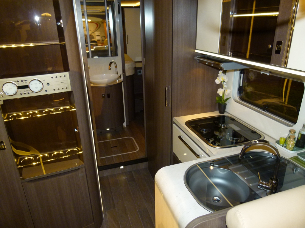 Caravan-Salon 2012: Reisemobile vom Einstiegscamper bis zum Luxusheim
