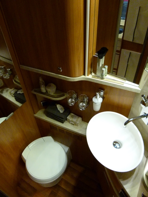 Caravan-Salon 2012: Reisemobile vom Einstiegscamper bis zum Luxusheim