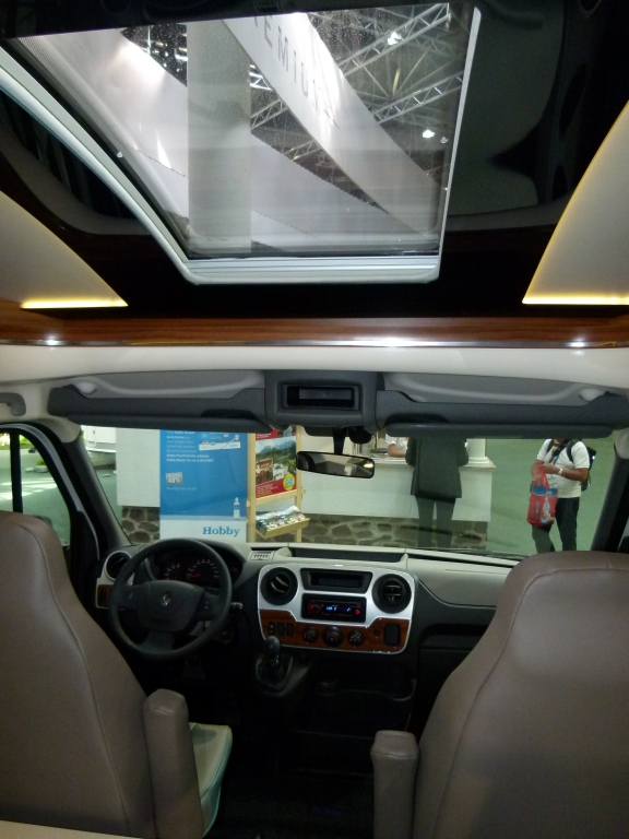 Caravan-Salon 2012: Reisemobile vom Einstiegscamper bis zum Luxusheim