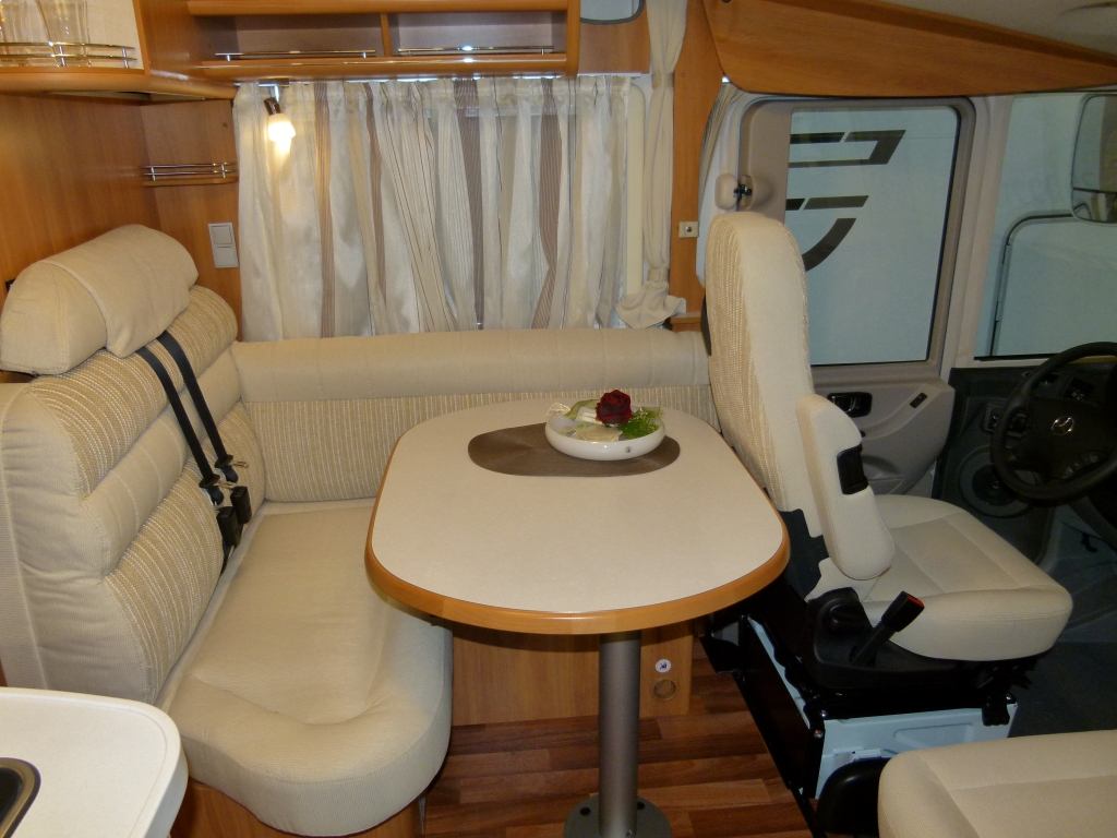 Caravan-Salon 2012: Reisemobile vom Einstiegscamper bis zum Luxusheim