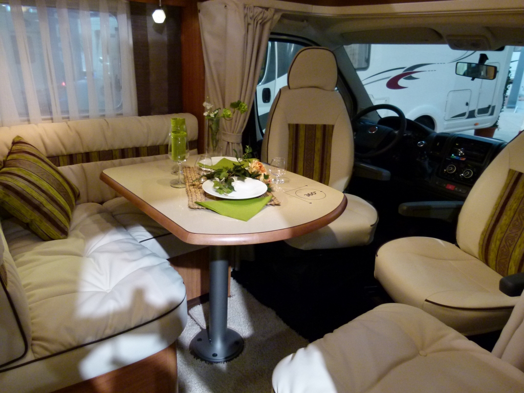Caravan-Salon 2012: Reisemobile vom Einstiegscamper bis zum Luxusheim