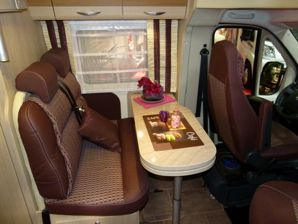 Caravan-Salon 2012: Reisemobile vom Einstiegscamper bis zum Luxusheim