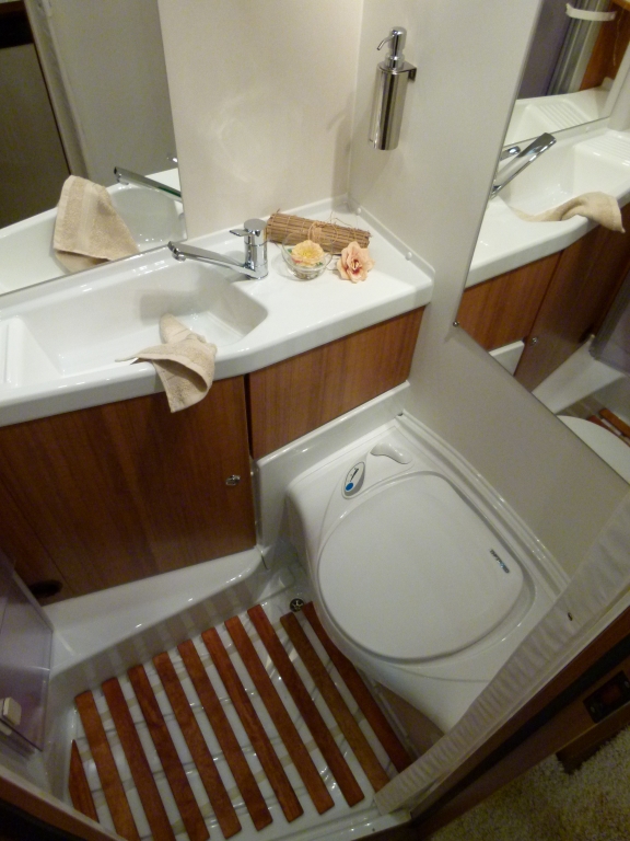 Caravan-Salon 2012: Reisemobile vom Einstiegscamper bis zum Luxusheim
