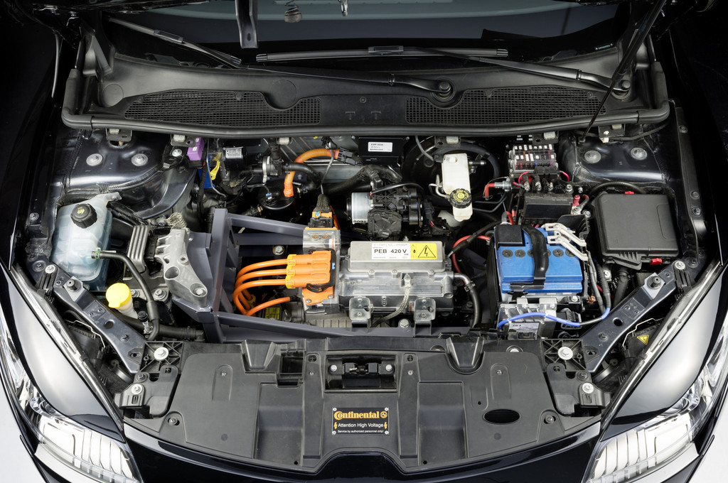 Continental bündelt Elektro-Kompetenz in einem umgerüsteten Renault