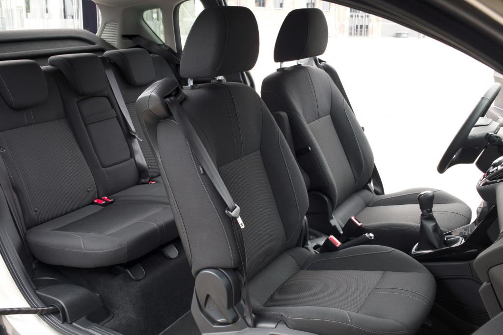 Der B-Max verzichtet auf allzu verspielte Formen bei Verkleidungen und schrille Farben bei Materialien und Lackierungen