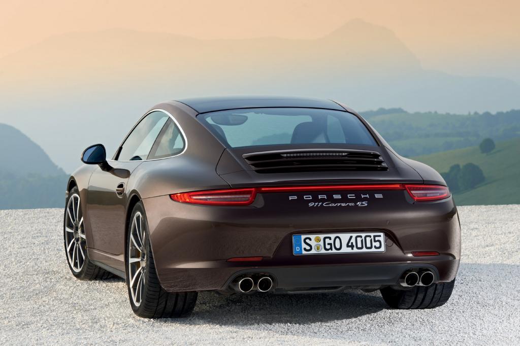 Der Carrera 4 kostet exakt 97.557 Euro und damit zusätzlich 9.520 Euro zum reinen Hecktriebler