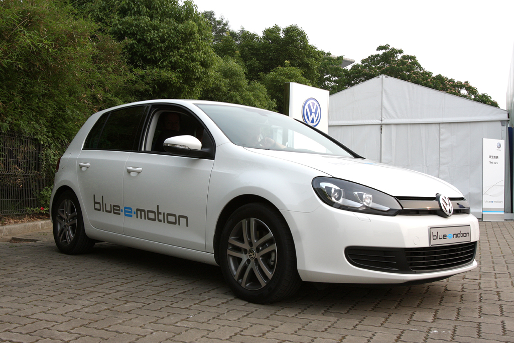 Der Golf blue-e-motion steht bei VW für Elektroantrieb ... 
