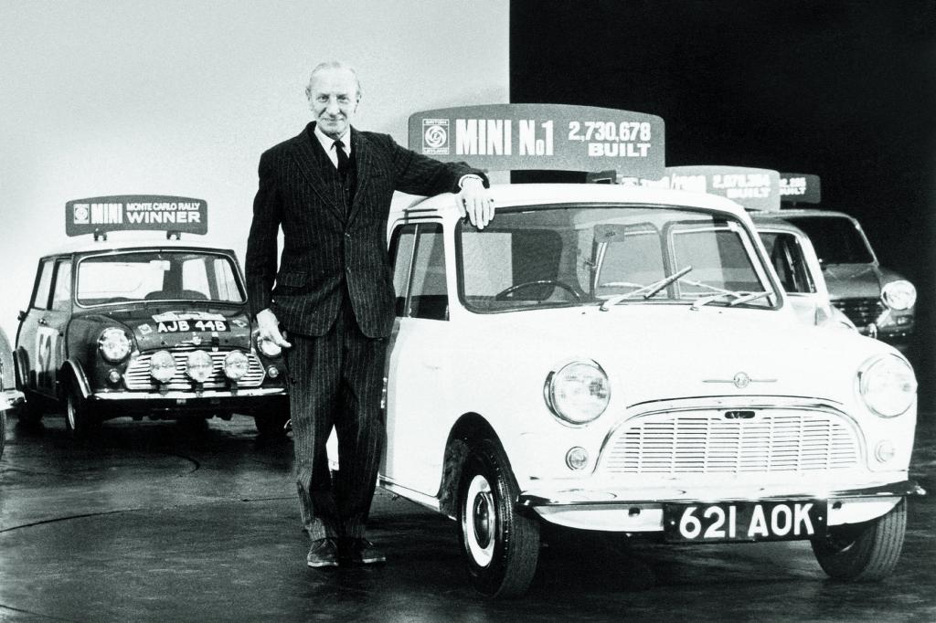 Der erste Mini, hier mit seinem Erfinder, wird mittlerweile hoch gehandelt