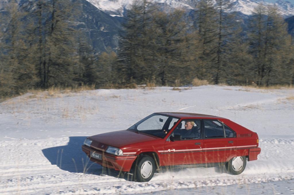 Die modernen Reihenmotoren und Getriebe stammen von Peugeot