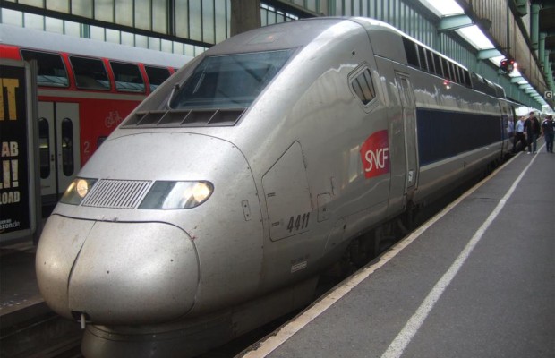 Doppelstockzug: Panoramablick bei 300 Sachen