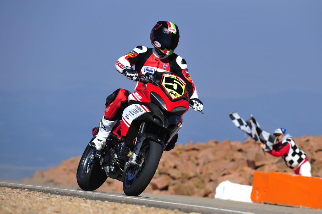 Ducati gewinnt erneut auf dem Pikes Peak