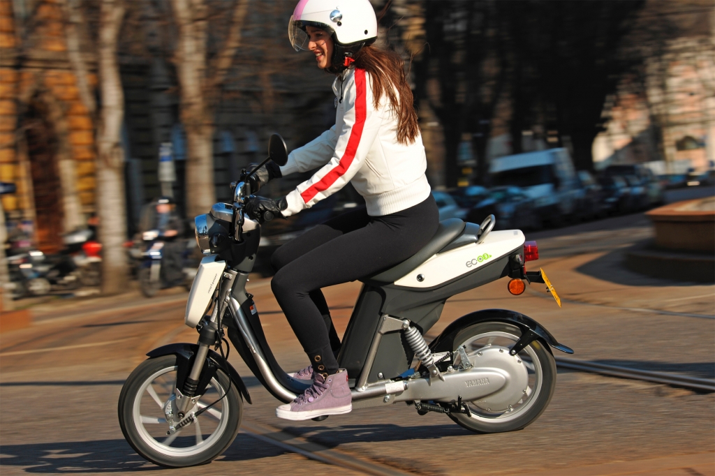 Fahrbericht E-Roller Yamaha EC-03: Surren statt Knattern