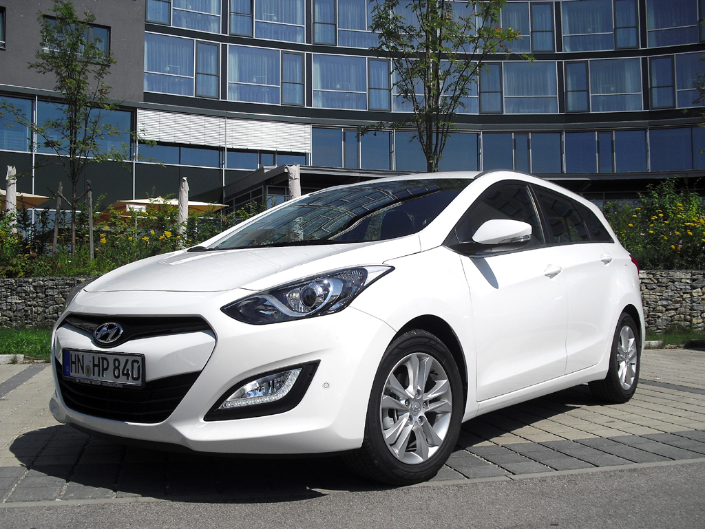 Flotter Kompaktkombi: Hyundai kündigt geräumigeren i30cw für September an