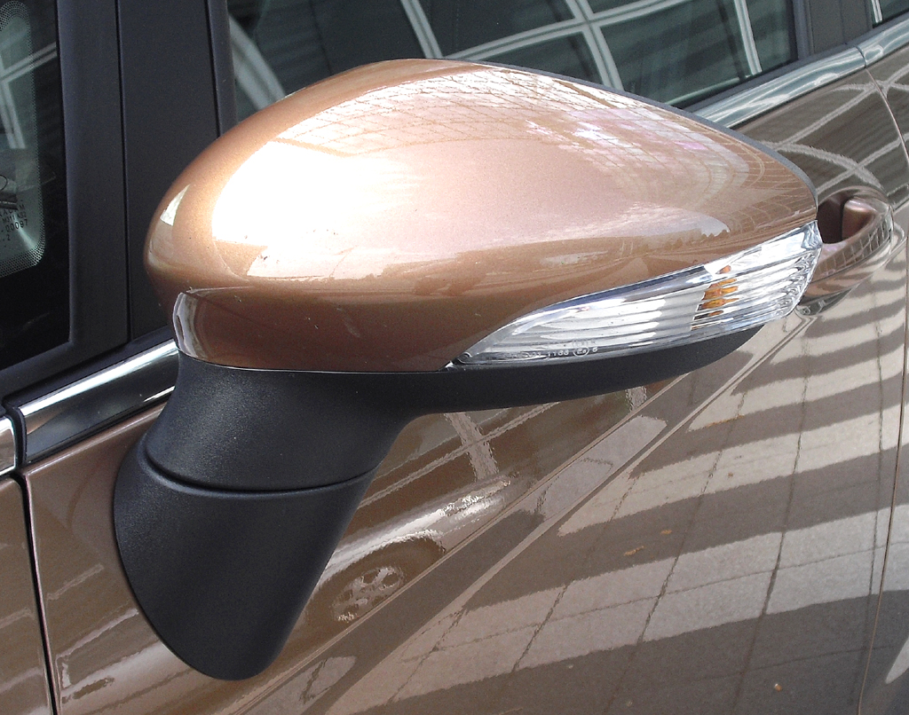 Ford B-Max: In die Außenspiegel sind Blinkblöcke integriert. 