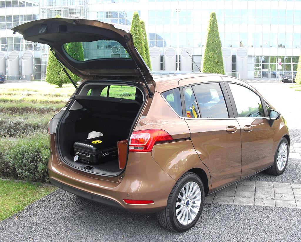 Ford B-Max: Ins Gepäckabteil passen 318 bis 1386 Liter hinein. 