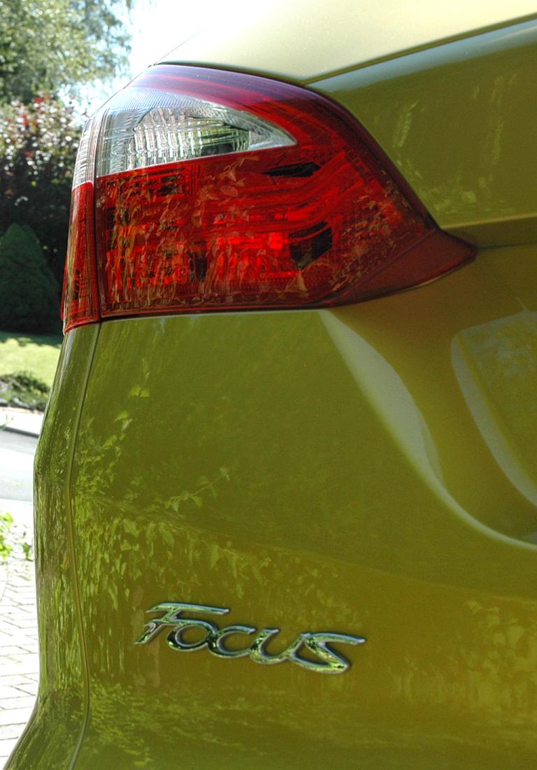 Ford Focus Turnier: Moderne Leuchteinheit hinten mit Modellschriftzug. 